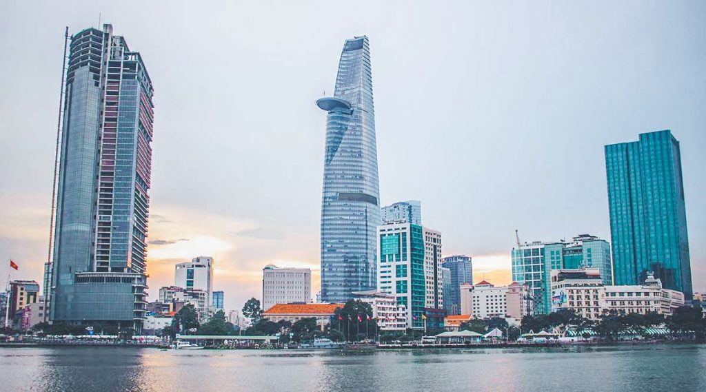 Tháp Bitexco là địa điểm du lịch thành phố Hồ Chí Minh nổi tiếng có nhiều góc check in cực đẹp