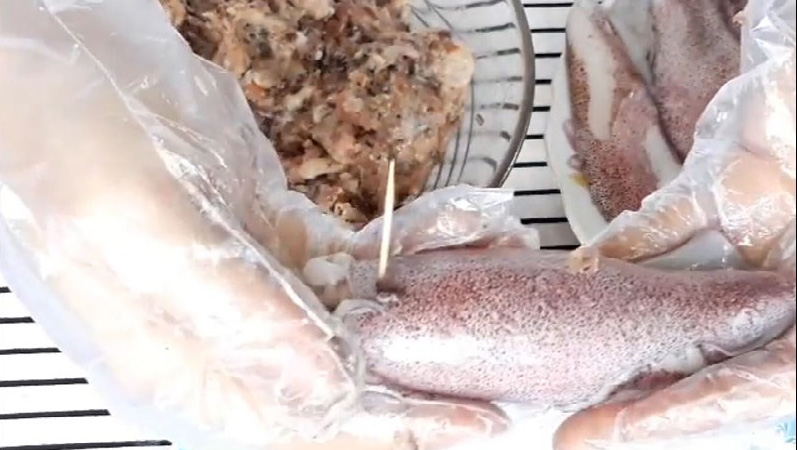 Cách làm món mực nhồi thịt rim nước dừa