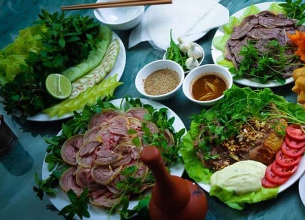 Món ăn đặc sản truyền thống nổi tiếng ở Đà Nẵng. Nên ăn gì, ăn ở đâu khi du lịch Đà Nẵng? Bê thui Cầu Mống