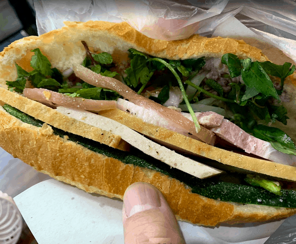 Món ăn đường phố ngon giá rẻ ở Đà Nẵng. Du lịch Đà Nẵng nên ăn gì? Bánh mì