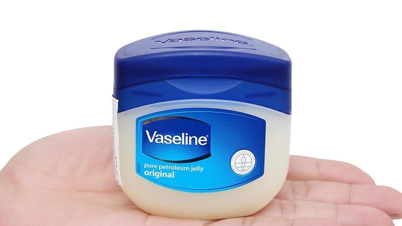Cách làm lông mày rậm cho nam bằng vaseline
