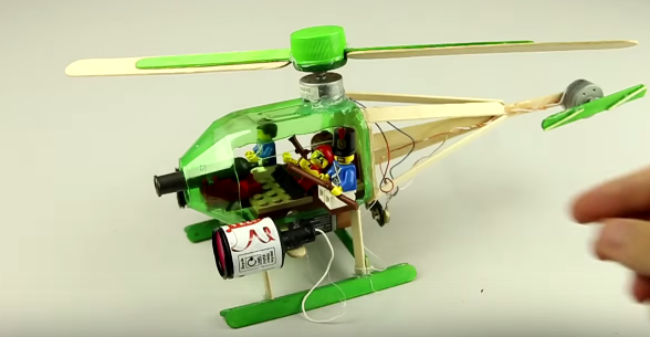 Cách làm máy bay trực thăng từ vỏ chai nhựa - Hình 32
