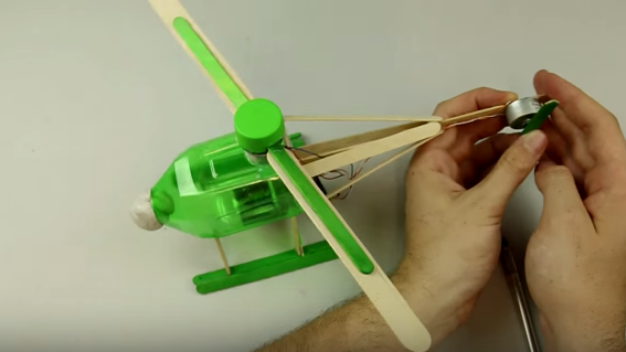 Cách làm máy bay trực thăng từ vỏ chai nhựa - Hình 28