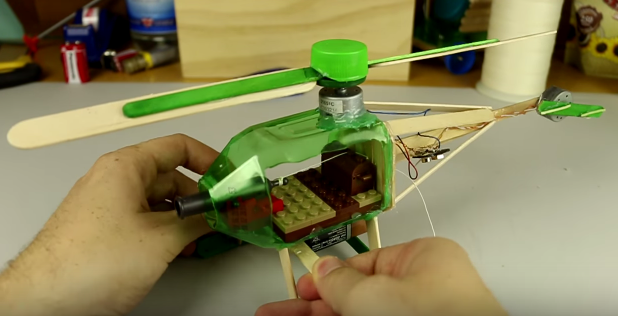 Cách làm máy bay trực thăng từ vỏ chai nhựa - Hình 31