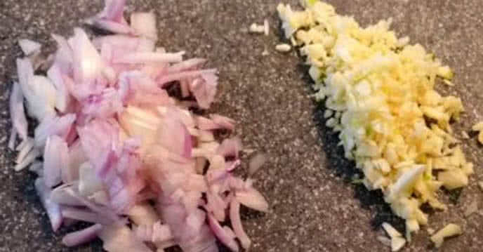 Phi thơm hành tỏi - Cách làm nấm kho chay