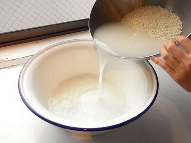 cách tẩy rỉ sét trên kim loại bằng nước vo gạo