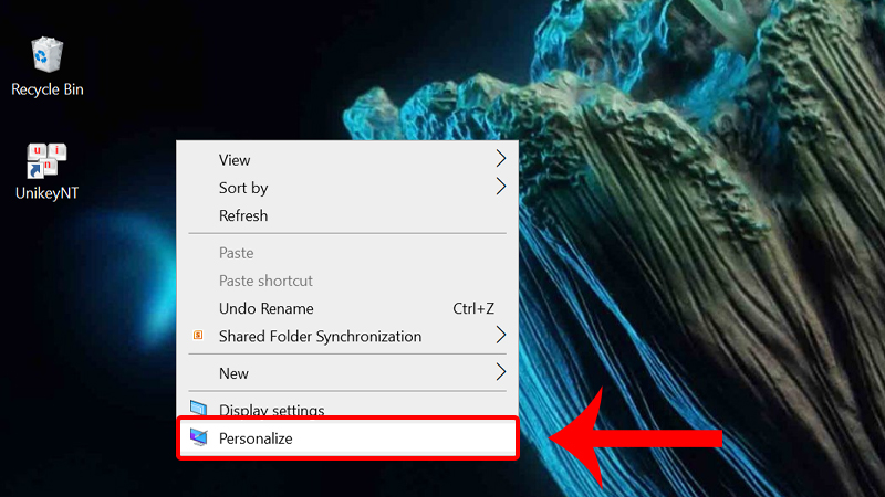 Click chuột phải tại vùng trống desktop và chọn Personalize