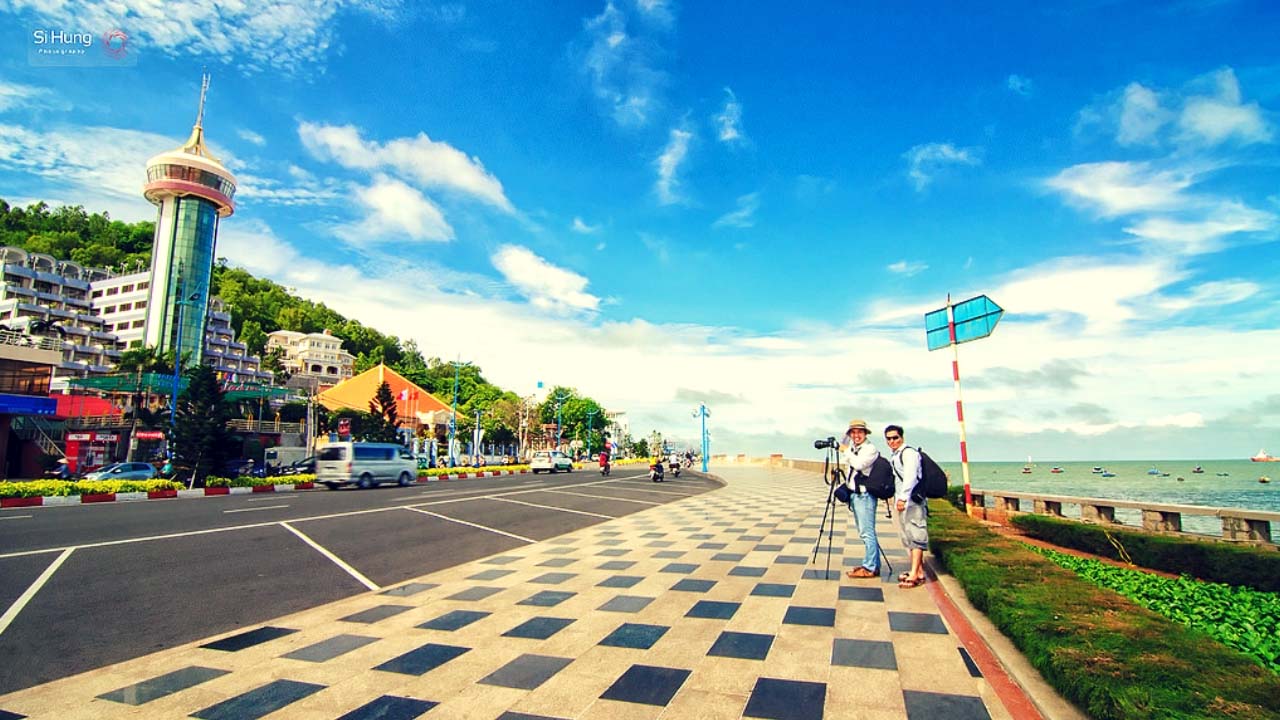 Lang thang trên đường Trần Phú khám phá thành phố biển