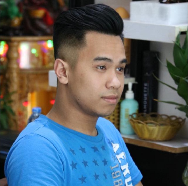 khách hàng nam đến cắt tóc tại Hoàng Sanh hair salon
