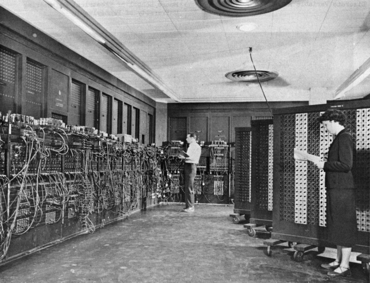 Hình ảnh chiếc máy tính đầu tiên được ra đời