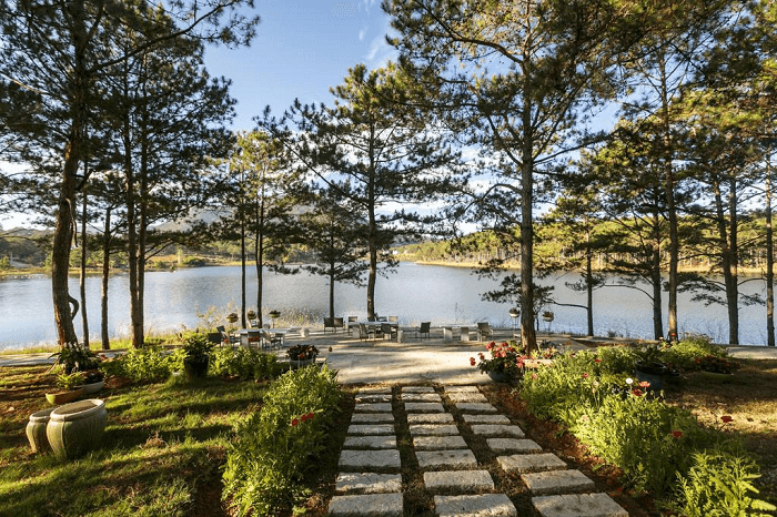Ảnh: View từ Terracotta Villa Tuyen Lam Lake Dalat (Nguồn: sưu tầm)