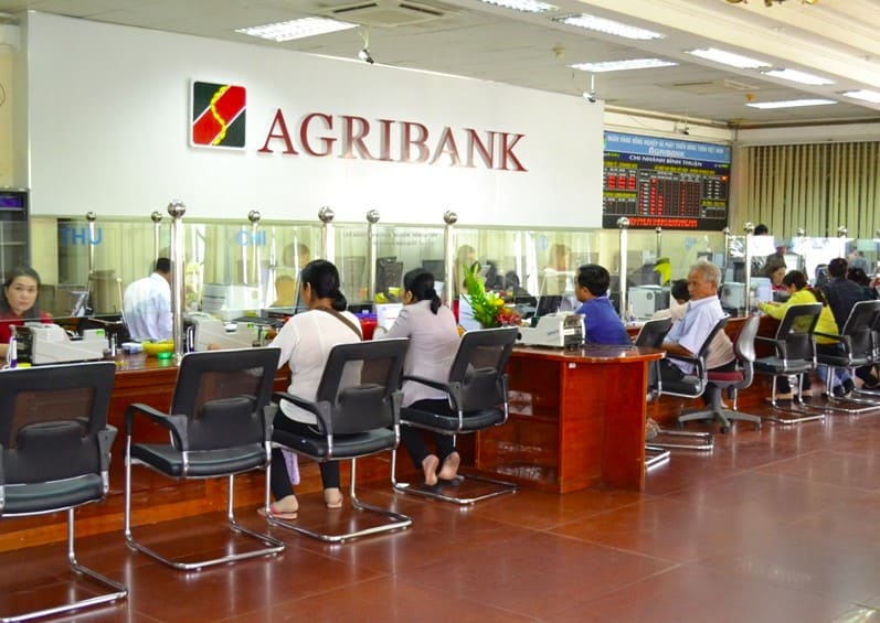 Hình nhân viên ngân hàng Agribank