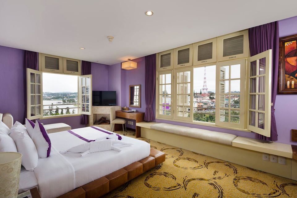 Khách sạn có view toàn cảnh hồ Xuân Hương tuyệt đẹp