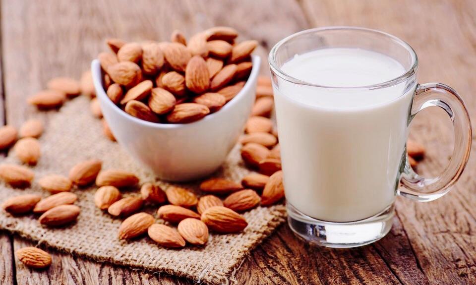 Sữa hạt giảm cân với hanh nhân