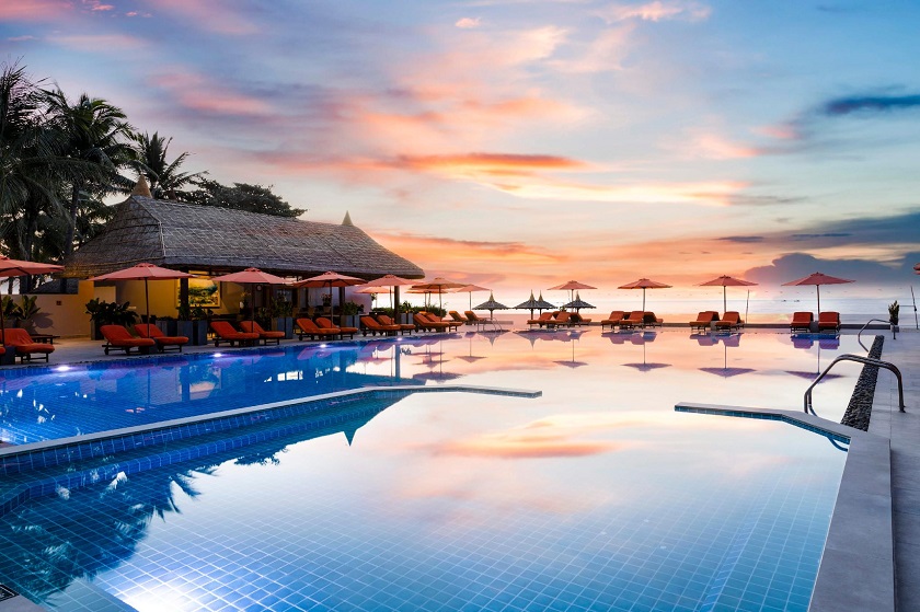 Tầm nhìn từ bể bơi vô cực khách sạn Terracotta Resort & Spa Phan Thiết